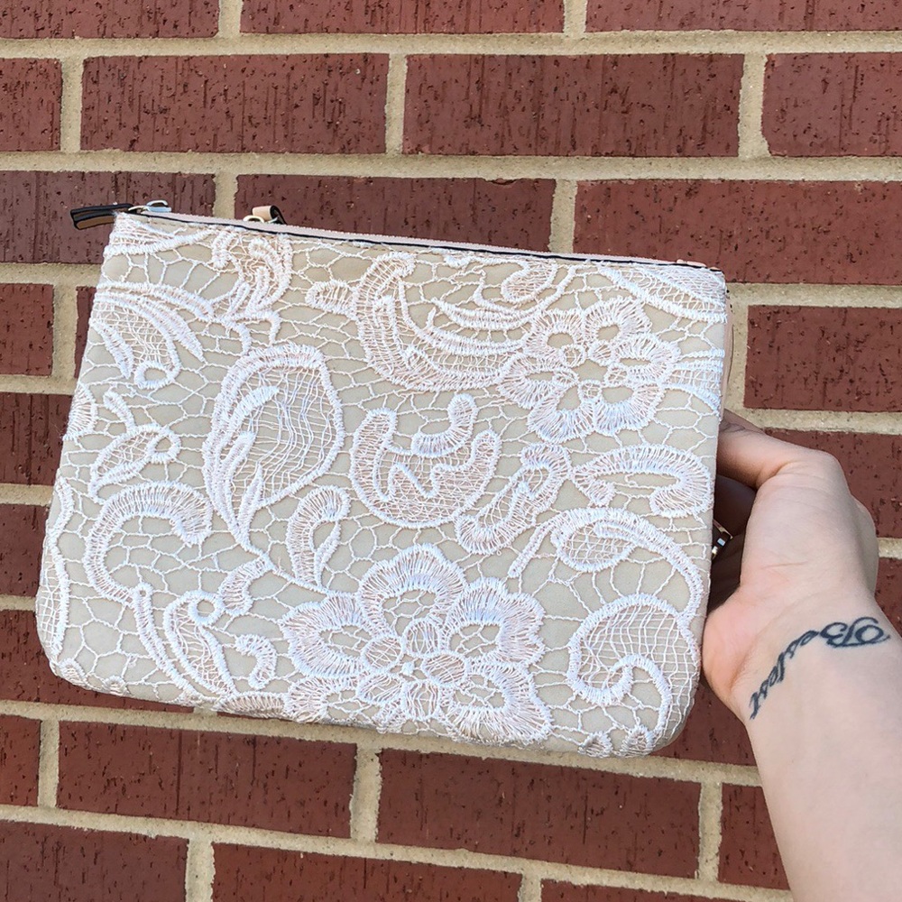 New Cream Lace Floral Crossbody Clutch NWT
